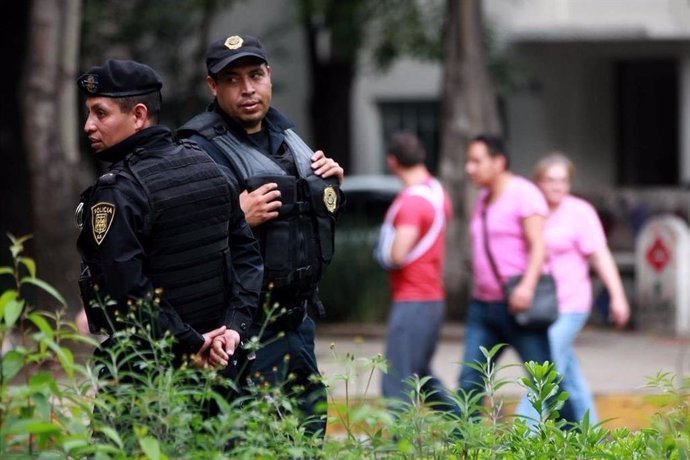 Archivo - Agentes de Policía en México