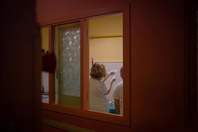 Archivo - Sanitarios, centro, foto de recurso