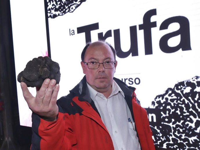 El restaurante El Molino de Berola consigue la trufa más grande por 5100 euros.