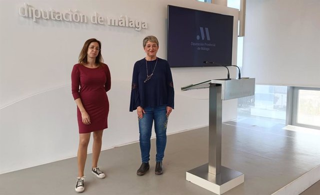Archivo - Teresa Sánchez (i) y Maribel González (d), diputadas de Unidas Podemos por Málaga en la Diputación.
