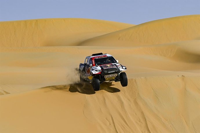 200 AL-ATTIYAH Nasser (qat), BAUMEL Mathieu (fra), Toyota Gazoo Racing, Toyota Hilux, Auto, FIA W2RC, action during the Stage 13 of the Dakar 2023 between Shaybah and Al-Hofuf, on January 14, 2023 in Al-Hofuf, Saudi Arabia - Photo Gigi Soldano / DPPI