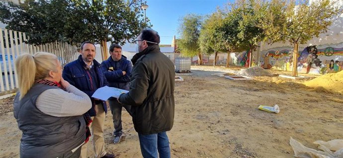 El Delegado Del Distrito Este-Alcosa-Torreblanca, Juan Tomás De Aragón, En El Parque Doctor José Manuel Sánchez Gómez