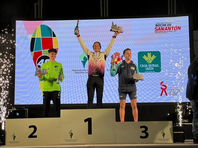 Gebrhiwet y Hailu, ganadores de la Carrera Urbana Internacional 'Noche de San Antón', con 10.000 participantes