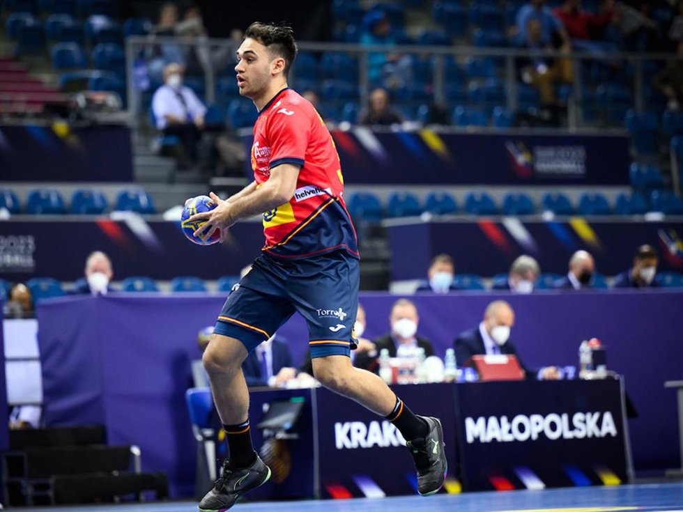 El internacional español de balonmano Ian Tarrafeta en el duelo entre los 'Hispanos' y Montenegro