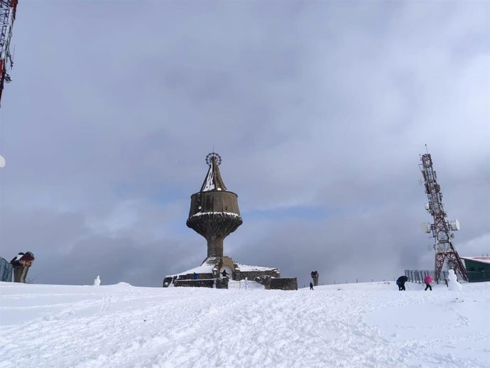 Archivo - Imagen de la ermita de la Virgen de Orduña con nieve (archivo)