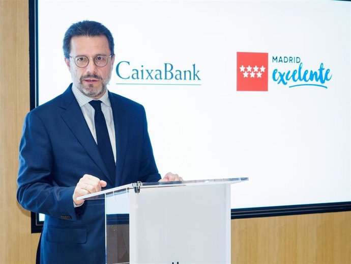 Archivo - El consejero de Economía, Hacienda y Empleo, Javier Fernández-Lasquetty, en la entrega del sello Madrid Excelente a CaixaBank