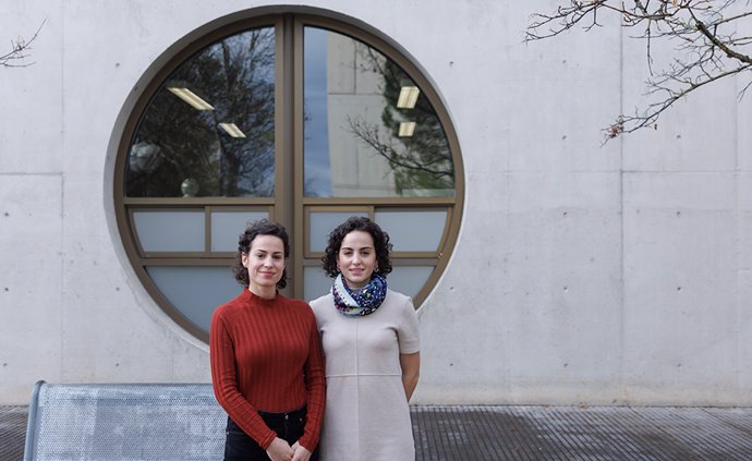 Las investigadoras Laura (izq.) y Alicia Carlosena, autoras del estudio, en el campus de Arrosadia de la UPNA.