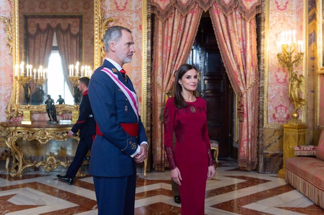 El Santo Entierro envía turutas al Rey Felipe VI - La Nueva España