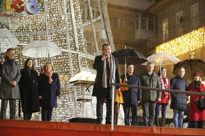 El alcalde de Vigo, Abel Caballero, durante el acto del apagado de las luces de Navidad de Vigo.