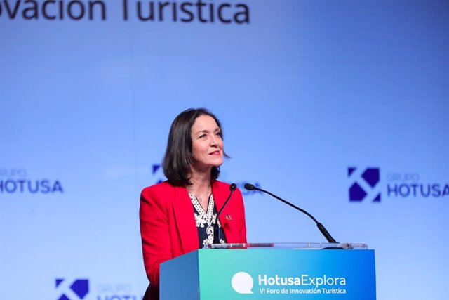 Archivo - La ministra de Industria, Comercio y Turismo, Reyes Maroto, durante su intervención en la inauguración de la VI edición del Foro de Innovación Turística 'Hotusa Explora', en el Auditorio Norte de IFEMA, Madrid /España, a 20 de enero de 2020.