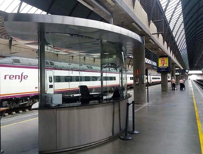 Archivo - Imagen de archivo del interior de la estación de trenes de Santa Justa.