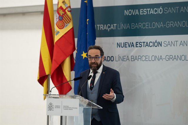 Archivo - El conseller de Territori, Juli Fernàndez