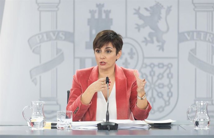 La ministra portavoz del Gobierno, Isabel Rodríguez, durante una rueda de prensa posterior al Consejo de Ministros, a 10 de enero de 2023, en Madrid (España). 