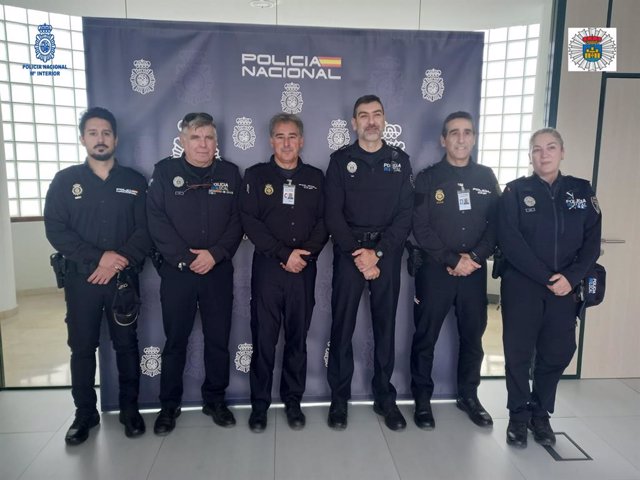 Archivo - Agentes de la Policía Nacional y Local en Ibiza