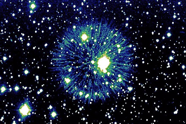 La Inusual Estructura En Forma De Fuegos Artificiales De La Nebulosa Pa 30 Puede Deberse A La Fusión De Dos Estrellas Moribundas.