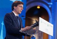 Almeida contrapone requerimiento del Gobierno a la Junta de CyL con el "mutis" de la sentencia del TC a la Generalitat