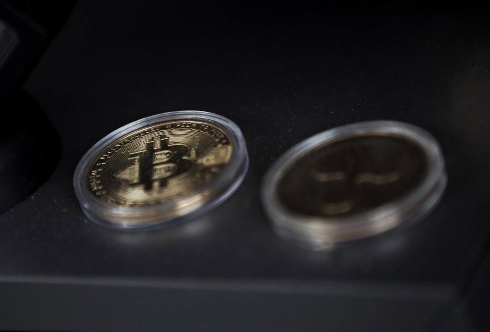 Archivo - Criptomonedas de ethereum, a 14 de septiembre de 2022, en Madrid (España). Ethereum ha adelantado su fusión, y con ella cambiará su protocolo a proof of stake, una actualización llamada Ethereum Merge'. Esta actualización permite que la cri