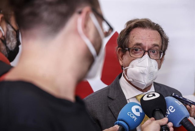 Archivo - El conseller de Sanidad valenciano, Miguel Mínguez