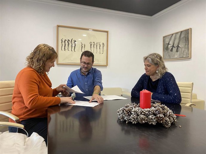 Sonrisa Médica recibe una subvención de 5.500 euros del Ayuntamiento de Marratxí.