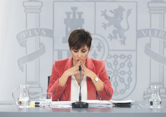 La ministra portavoz del Gobierno, Isabel Rodríguez, durante una rueda de prensa posterior al Consejo de Ministros, a 10 de enero de 2023, en Madrid (España). 