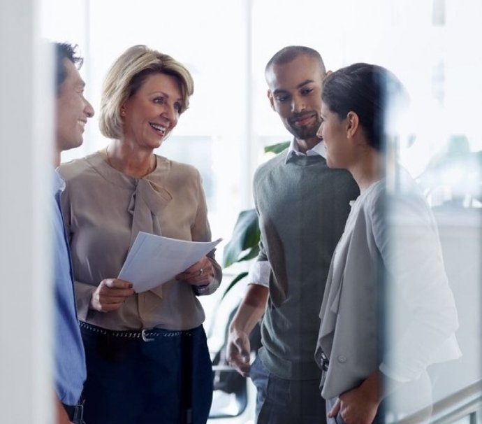 Archivo - ESTUDIO KPMG. Empresarios, oficina, trabajadores, empleados