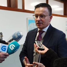 El conselleiro de Medio Rural, José González, ofrece declaraciones tras el Consello Agrario