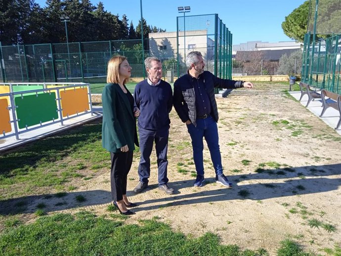 Ana Carrera con el alcalde de Benalup.