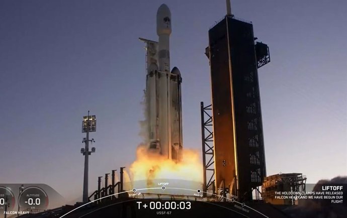 Despegue del Falcon Heavy en la misión USSF-67