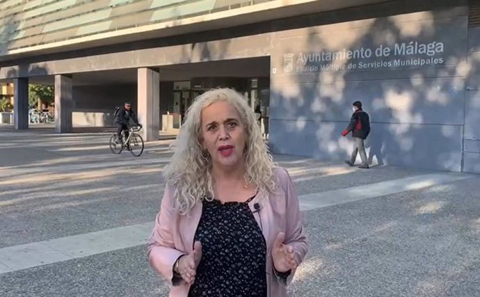 La líder de IU en Málaga, Remedios Ramos, ha pedido "más pesonal público y destarrar el exceso actual de contrataciones externas".