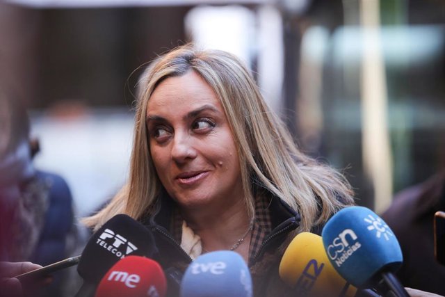 La consejera de Fomento, Marifrán Carazo, en una imagen de archivo, atiende a los medios.