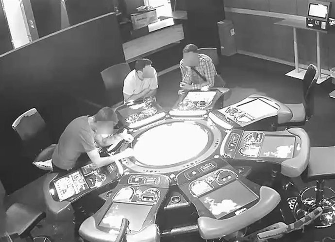 Tres de los detenidos en el salón de juegos