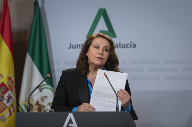 La Consejera de Agricultura, Agua y Desarrollo Rural, Carmen Crespo, en una rueda de prensa.