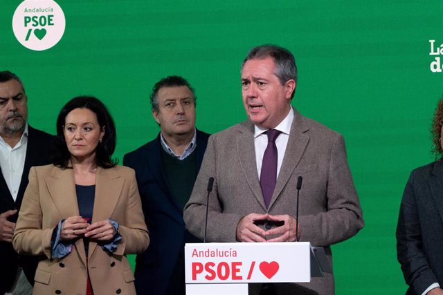 El secretario general del PSOE Juan Espada interviene acompañado de secretarios de las provincias andaluzas a 11 de enero de 2023 en Sevilla, (Andalucía, España). (Foto de archivo).
