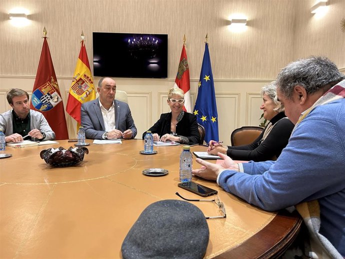 Reunión entre Diputación y UGT sobre el Servicio de Ayuda a Domicilio.