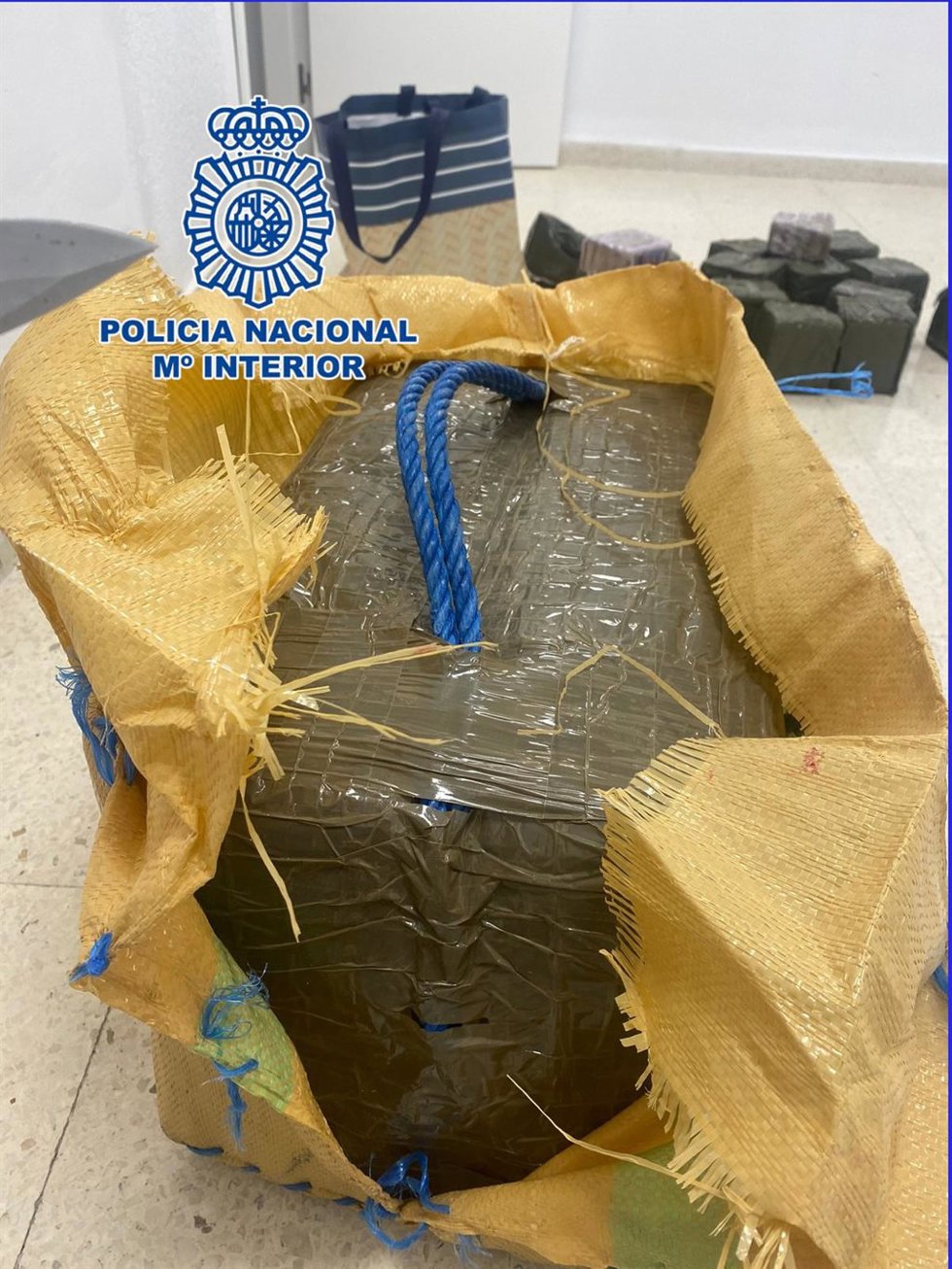 Fardo de hachís intervenido