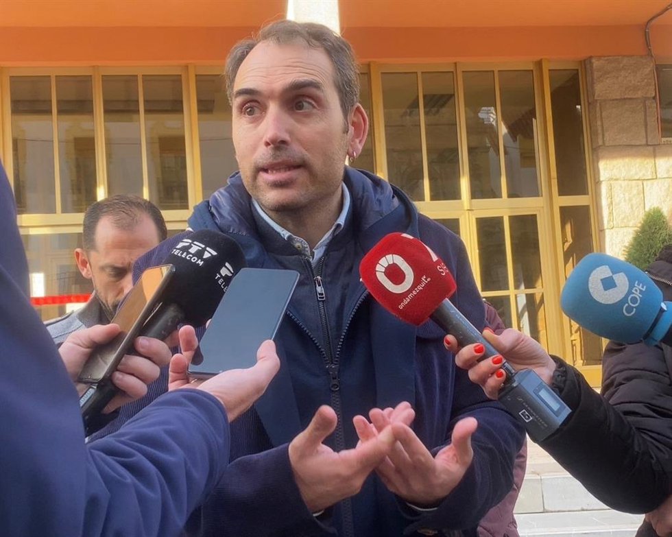 Toni Valero atiende a los periodistas en Córdoba, en una foto de archivo.