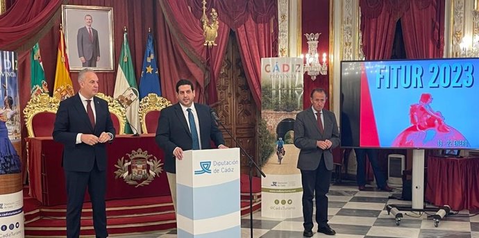 Jorge Vázquez presentando la oferta de la provincia en Fitur 2023.
