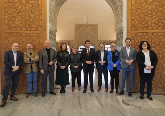 Desayuno informativo del alcalde de Granada, Francisco Cuenca (PSOE),  junto al resto del equipo de gobierno.