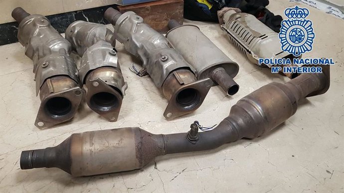Archivo - Dos detenidos por robar catalizadores de coches en el distrito de Moncloa