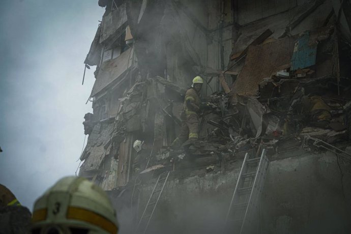 Edificio de viviendas destruido por un ataque ruso en Dnipro