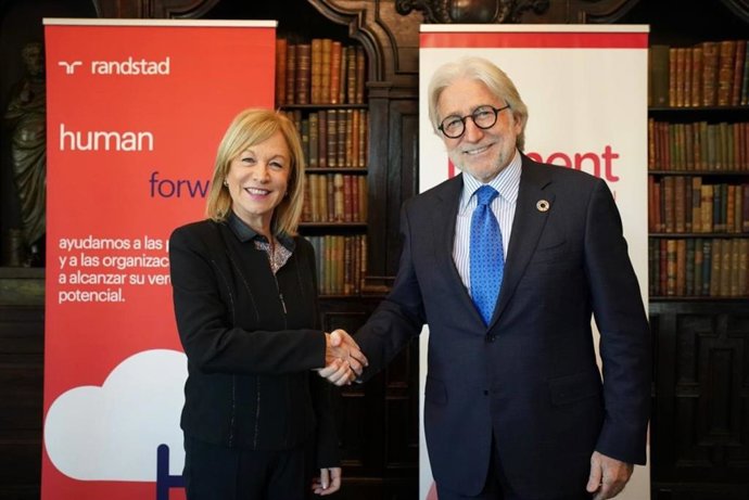 El president de Foment del Treball, Josep Sánchez Llibre, i la directora general de Public Affairs de Randstad, María Ángeles Tejada