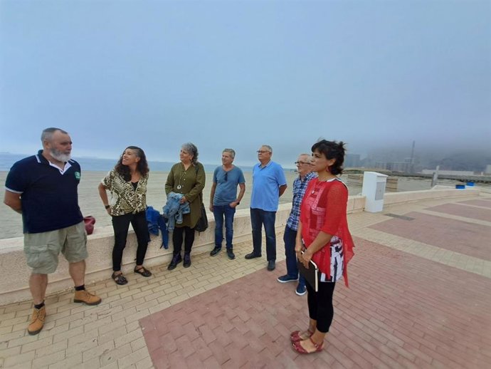 Teresa Rodríguez, portavoz de Adelante Andalucía, en una visita en La Línea de la Concepción (Cádiz)