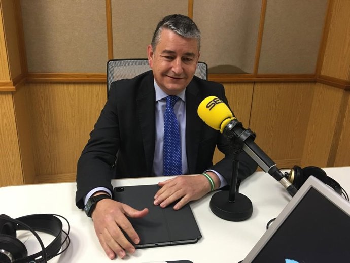 El consejero andaluz de la Presidencia, Interior, Diálogo Social y Simplificación Administrativa, Antonio Sanz, en una entrevista en la Cadena SER Andalucía.