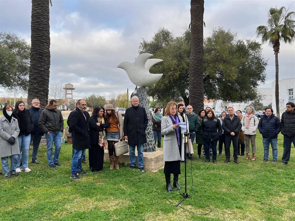 Concentración en la Onubense y lectura del manifiesto.