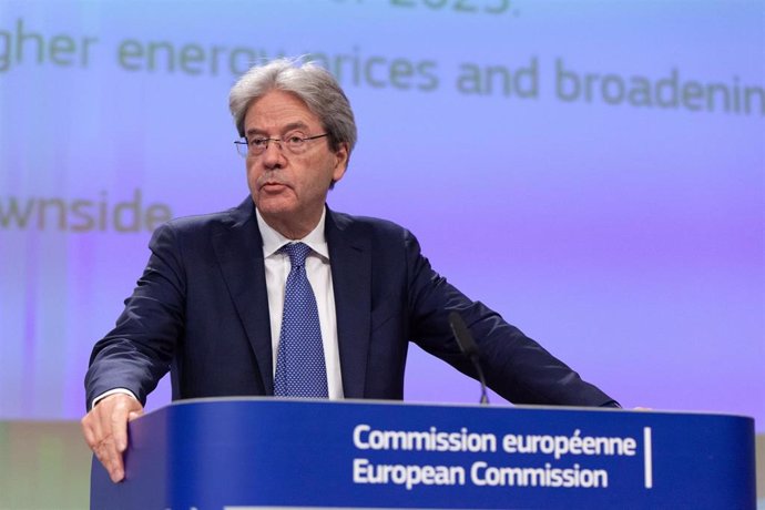 Archivo - HANDOUT - 14 July 2022, Belgium, Brussels: EU Economy Commissioner Paolo Gentiloni speaks during a press conference on the Summer Economic Forecast. Photo: Bogdan Hoyaux/European Commission/dpa 