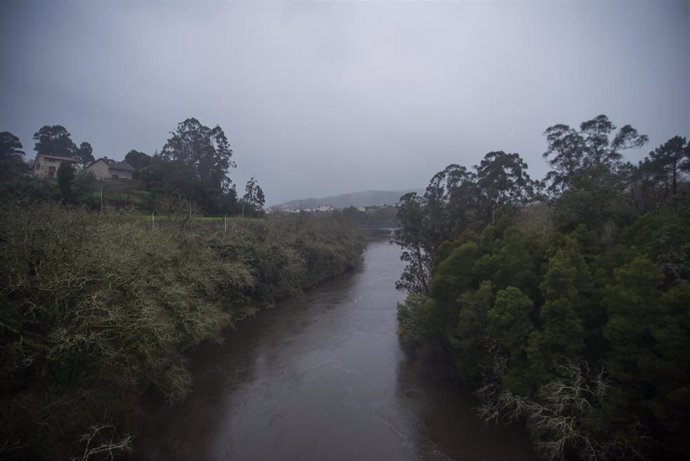 El río Lérez a su paso por Monte Porreiro, a 16 de enero de 2023, en Pontevedra, Galicia (España).