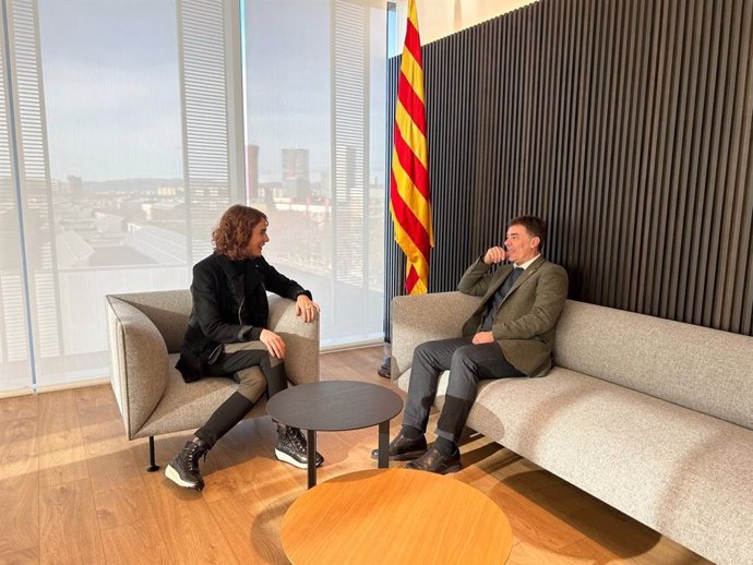 La consejera de la Generalitat de Cataluña Gemma Ubasart y el consejero navarro Eduardo Santos.