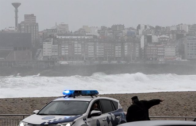 Vista del oleaje tras el paso de la borrasca Gérard, a 16 de enero de 2023, en A Coruña, Galicia (España).