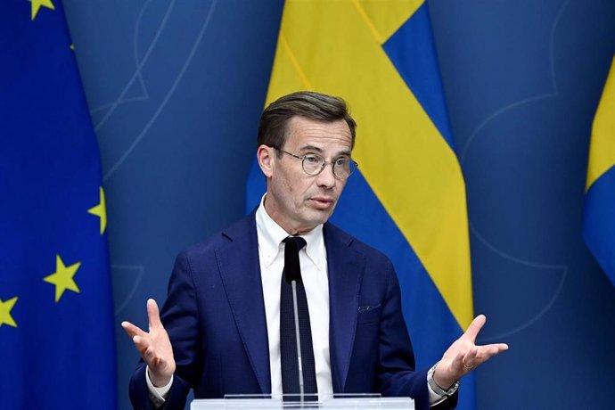 Archivo - 16 May 2022, Sweden, Stockholm: Leader of the main Swedish opposition Moderate Party Ulf Kristersson and Swedish Prime Minister Magdalena Andersson (not pictured) attend a press conference where Andersson said the government has made a formal 