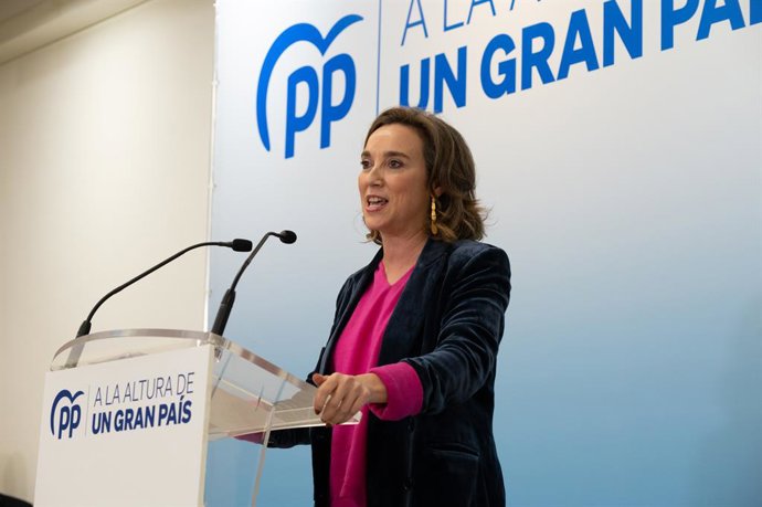 La secretaria general del PP, Cuca Gamarra, interviene en un acto público en el Ayuntamiento de Logroño, a 3 de enero de 2023, en Logroño, La Rioja (España). El alcalde de Madrid y la secretaria general del PP han visitado Logroño para apoyar al candida